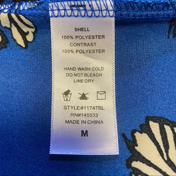 Blue floral flutter sleeve blouse. - Picture 5 of 5